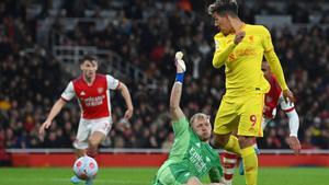 Firmino, ante Ramsdale en el Emirates