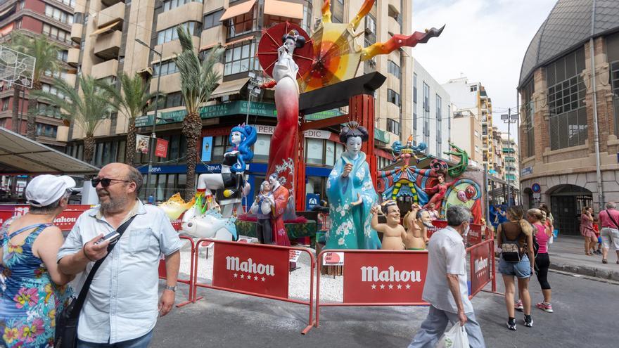 El monumento, la belleza, el turismo y la hostelería en las Hogueras de Alicante, a debate