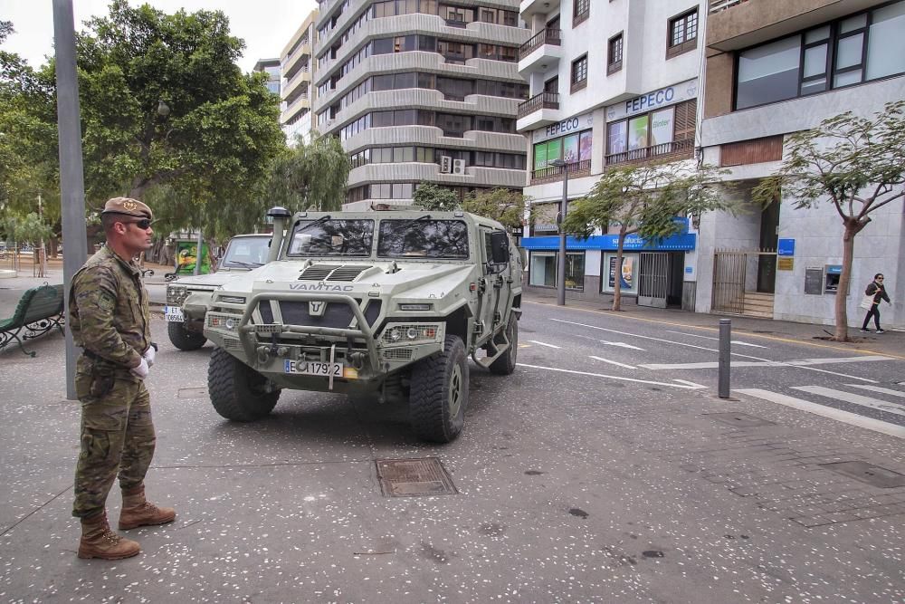 Militares patrullando por Santa Cruz