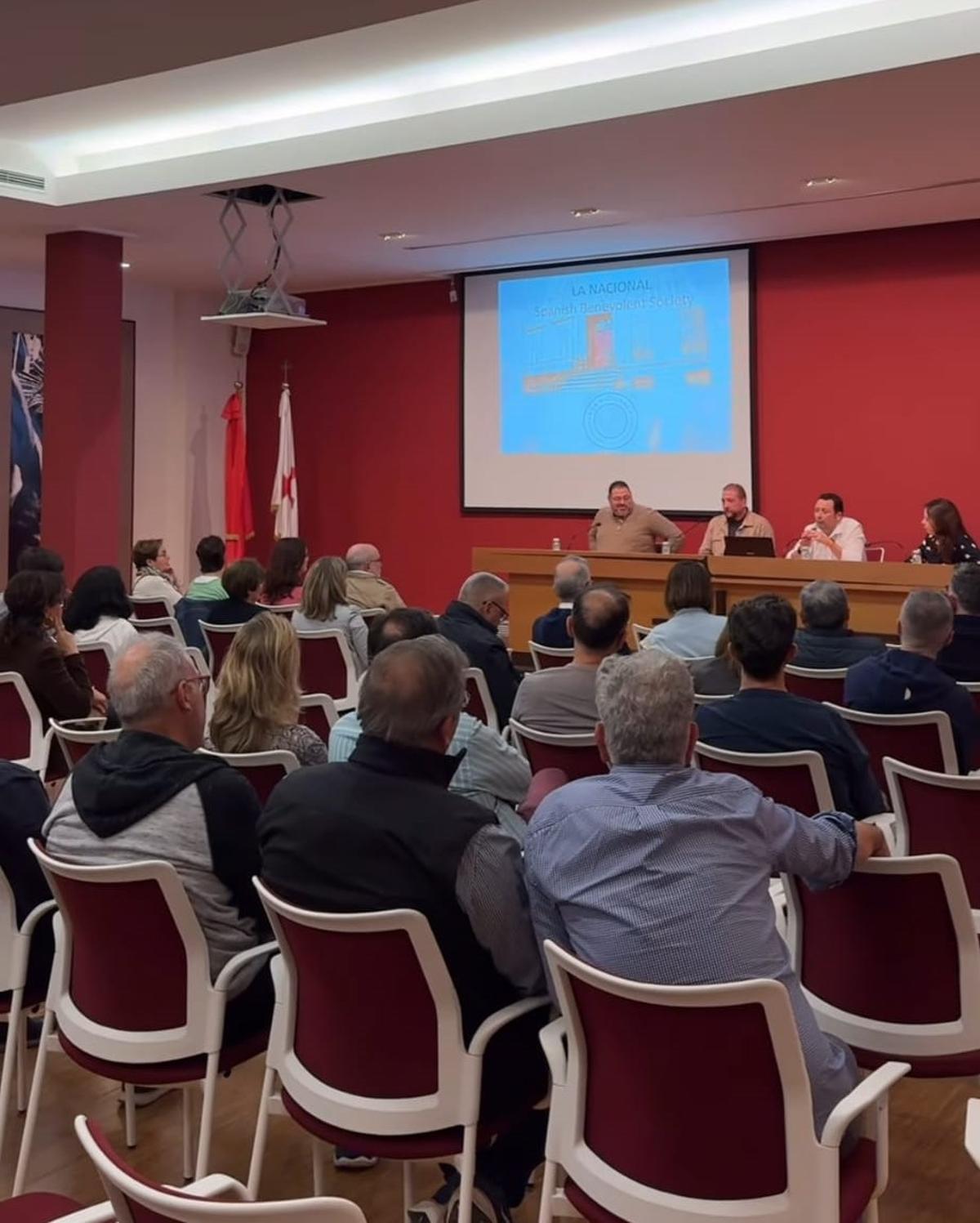 Reunión celebrada en la sede de Festers para abordar cuestiones del viaje a Nueva York.