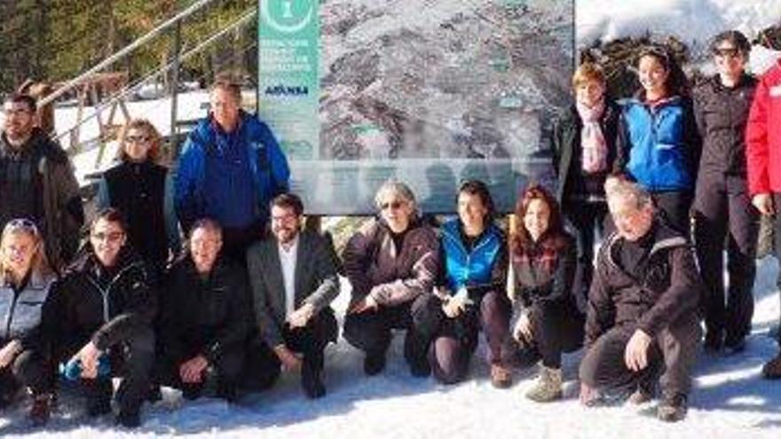 Foto de grup dels responsables polítics i gestors de les estacions