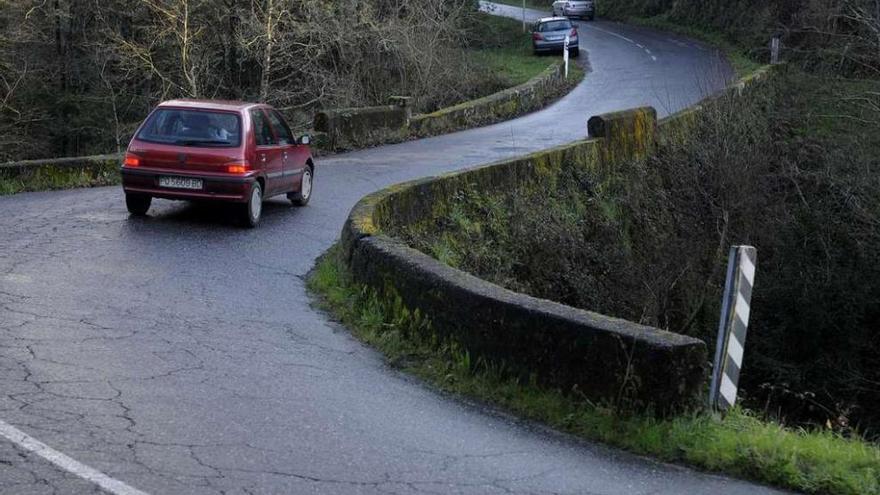 El puente de Riobó duplicará su ancho en la nueva fase de mejora del vial Liñares-Valboa // Bernabé / J. Lalín