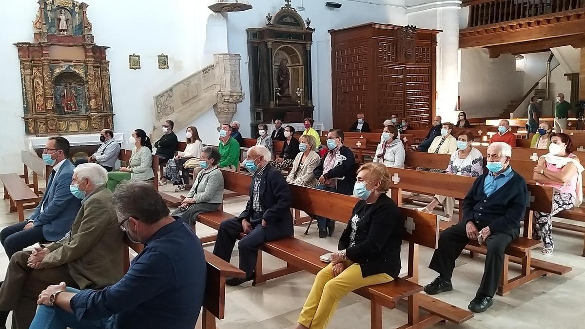 Asistentes a la explicación sobre la restauración en Castroverde de Campos.