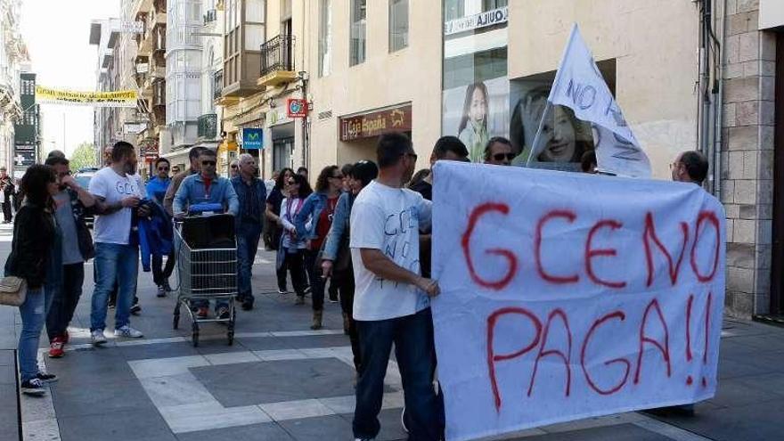 Trabajadores de GCE en una manifestación.