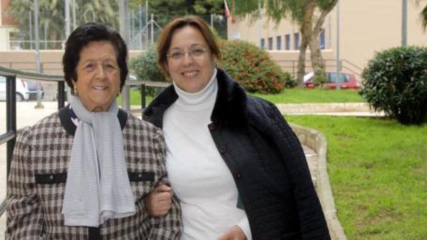 Francisca Segundo Soto con su hija.