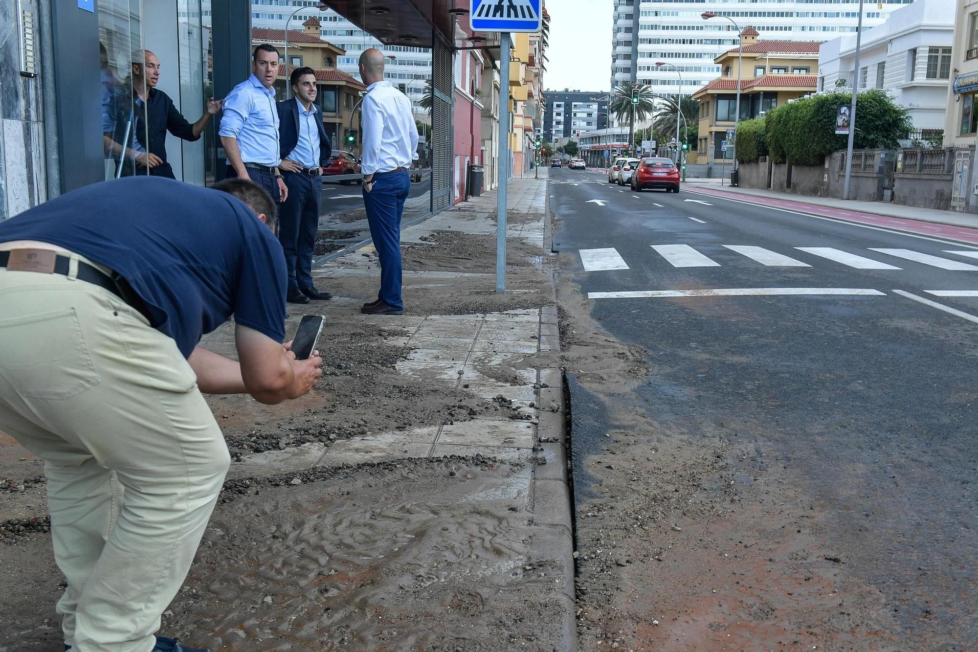 Rotura de tubería en la calle León y Castillo