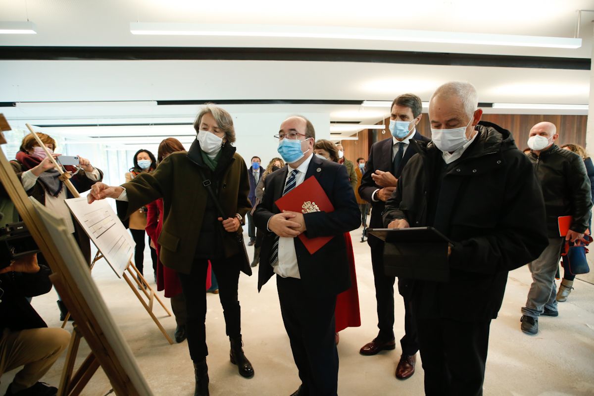 El ministro de Cultura visita la obra de la Biblioteca del Estado