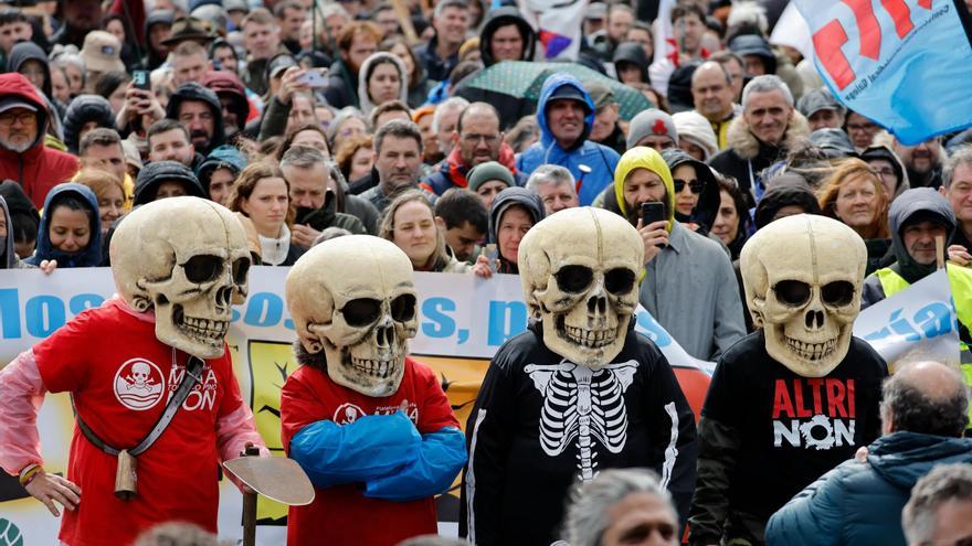 Multitudinaria manifestación contra Altri en A Pobra do Caramiñal