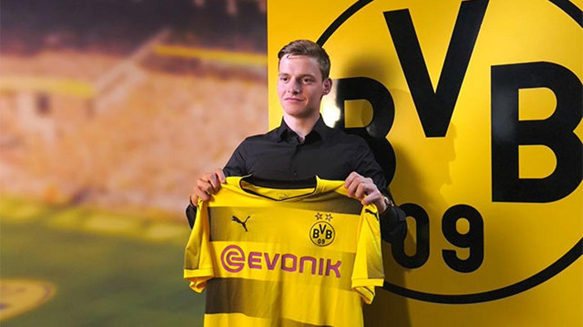 El Borussia Dortmund ha presentado a Sergio Gómez