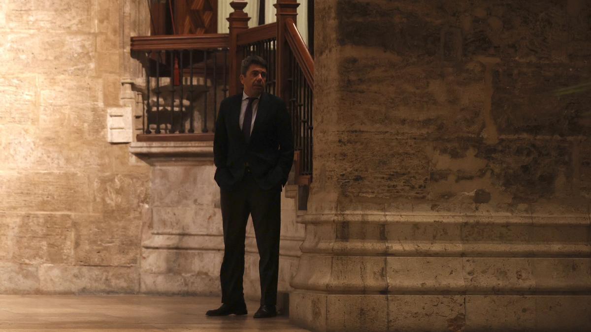 Carlos Mazón tras la reunión con el representante de las víctimas de la dana, ayer