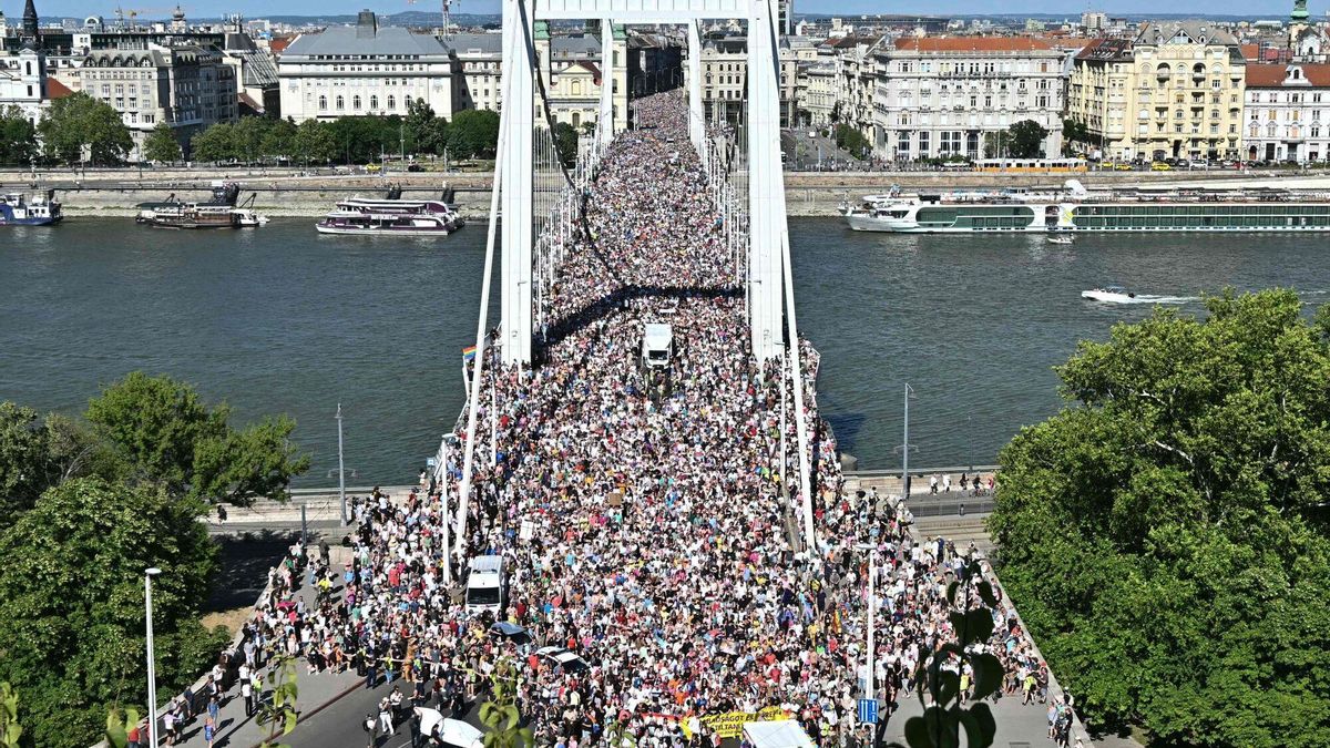 Masiva manifestación en Budapest por el día del orgullo LGTB+