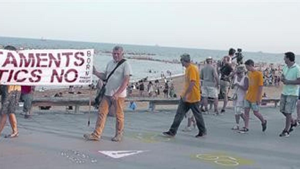 Una de las protestas vecinales por los pisos turísticos de la Barcelona, en septiembre.