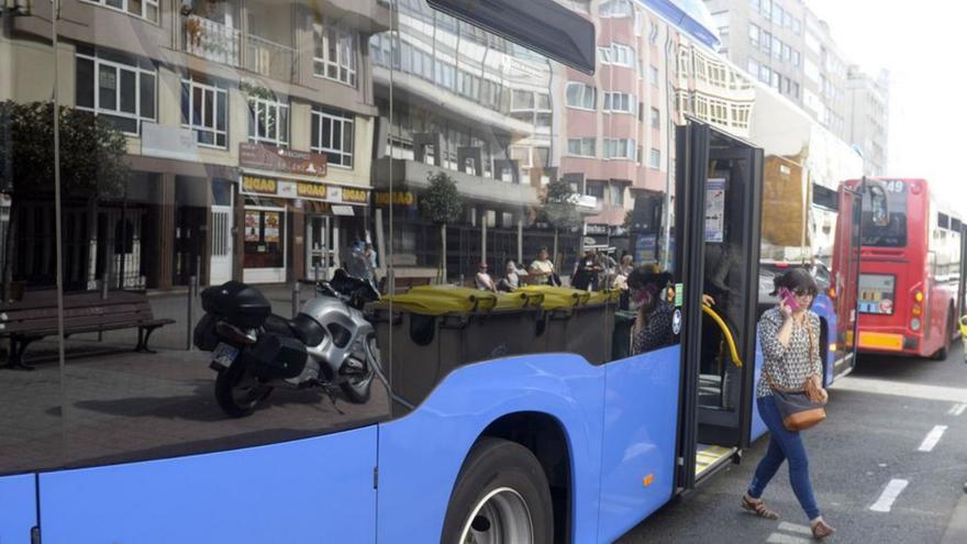 La Xunta ignora si podrá rebajar más el bus urbano por la falta de datos del Gobierno