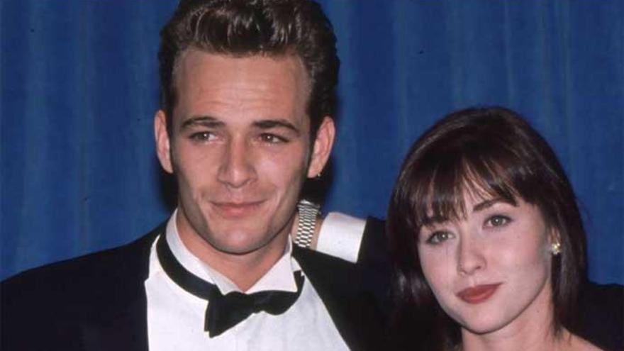 Luke Perry y Shannen Doherty, en &#039;Sensación de vivir&#039;.