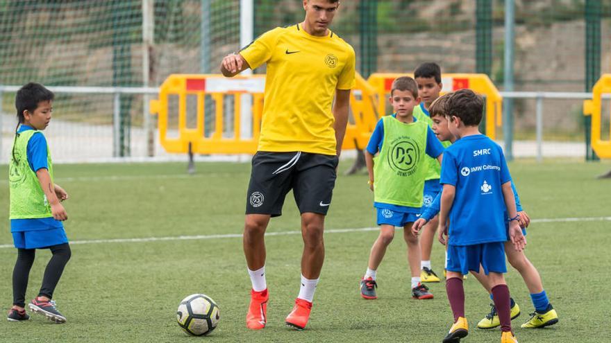 Denis Suárez, durante una de las jornadas de su campus. // Pablo Nunes