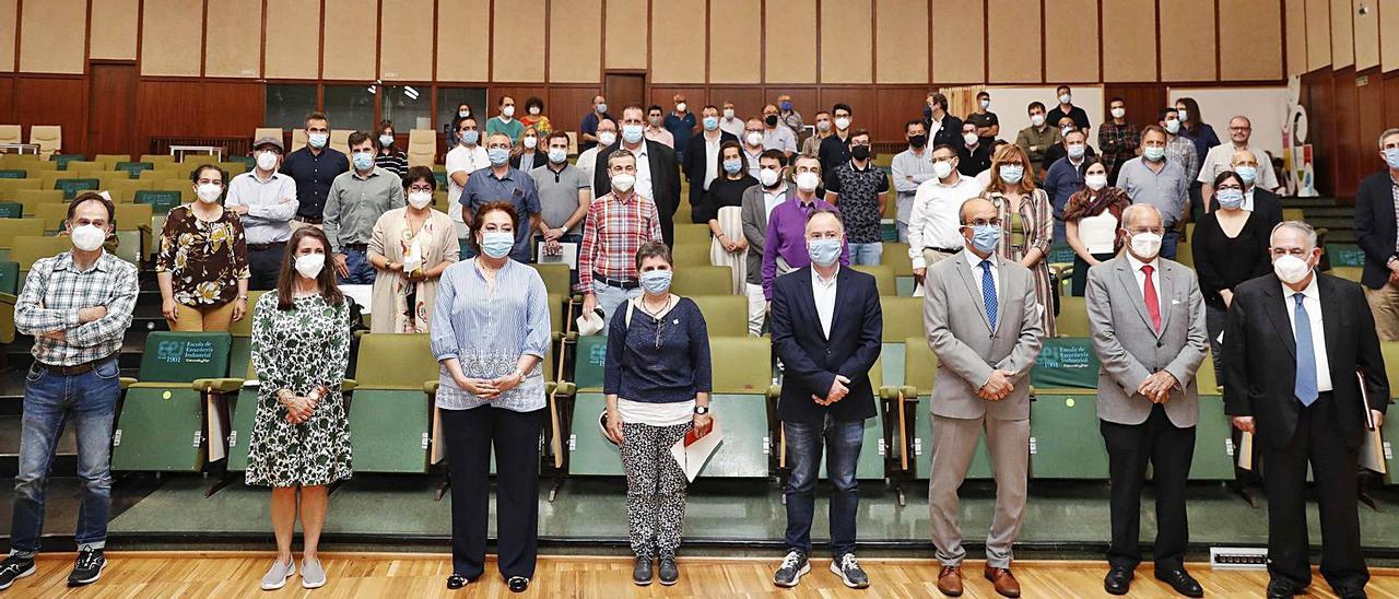 Foto de familia de los asistentes al acto de celebración del patrón de los ingenieros.   | // PABLO HERNÁNDEZ