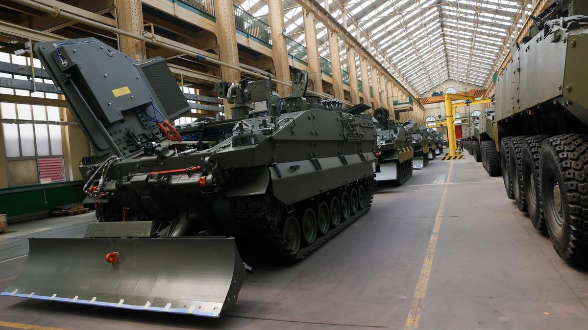 Blindados 8x8 "Dragón" en la fábrica de Santa Bárbara, en Trubia.