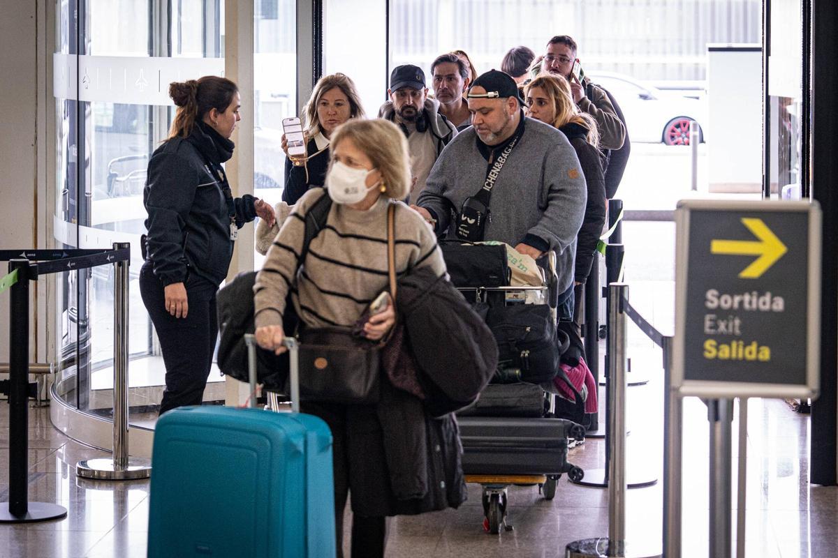 El Prat endurece los accesos: nuevos controles para entrar en las terminales