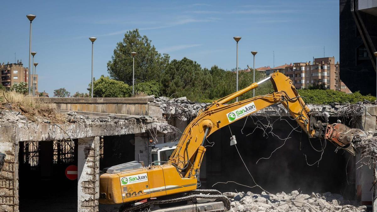 Comienza el derribo de la antigua estación del Portillo en Zaragoza