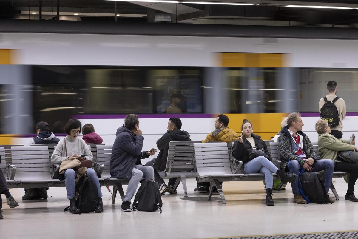 Así se ha vivido la huelga de Renfe en la estación de Sants de Barcelona