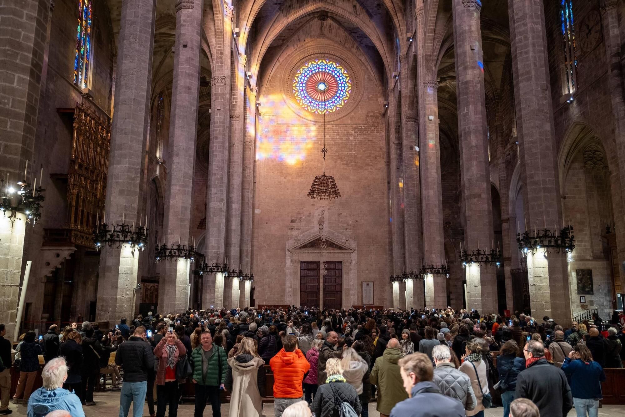 "Magische Acht" in der Kathedrale: Spektakel von Wolken unterbrochen