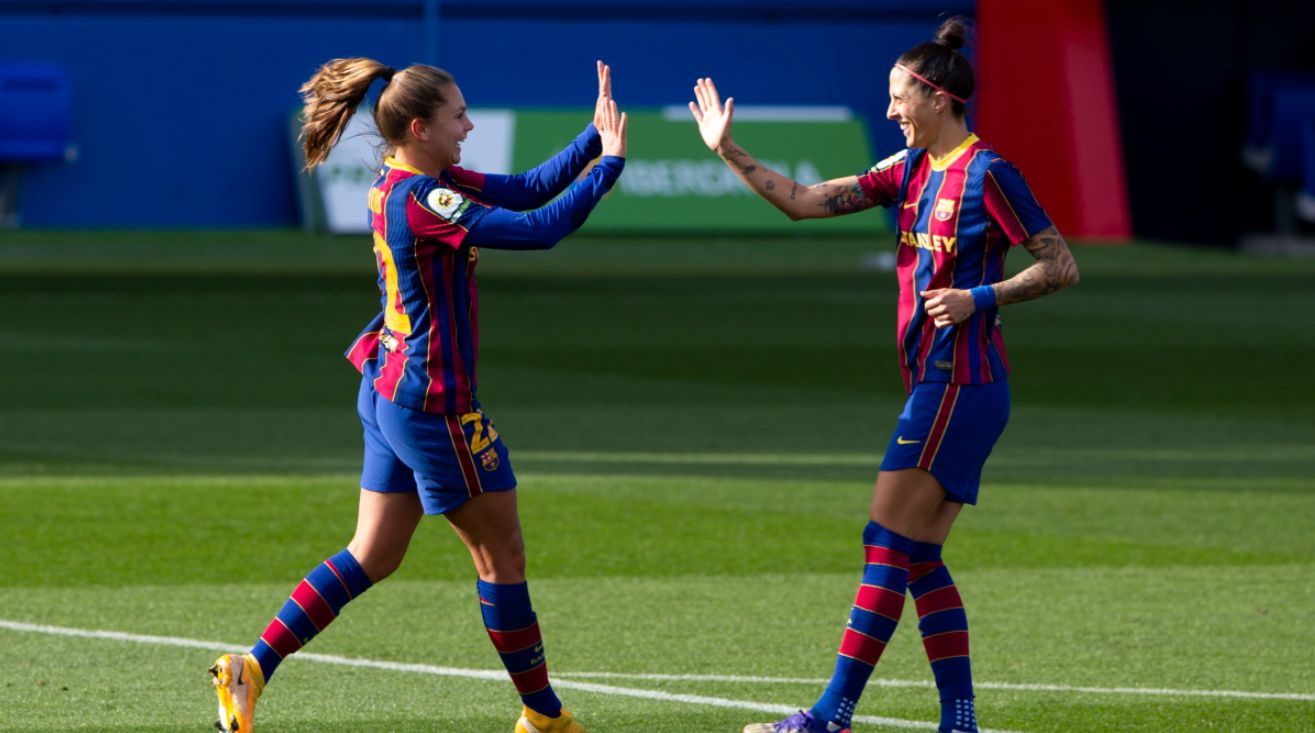 Lieke Martens y Jennifer Hermoso, celebrando un gol con el Barcelona