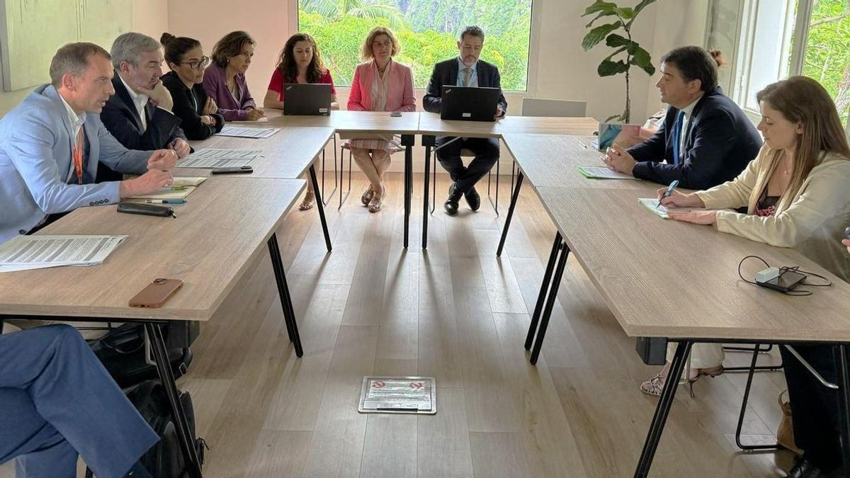 Imagen de archivo del encuentro del presidente Fernado Clavijo (i) con Raffaele Fitto el 8 de abril en Reunión.