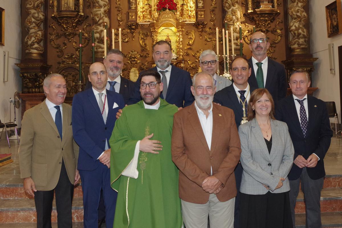 Toma de posesión del nuevo párroco de los Mártires, Isidro Calderón, en la Iglesia de San Juan