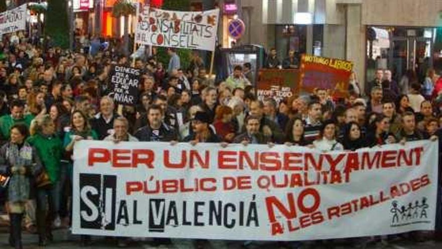 La pancarta de la cabecera de la marcha, en Maisonnave.