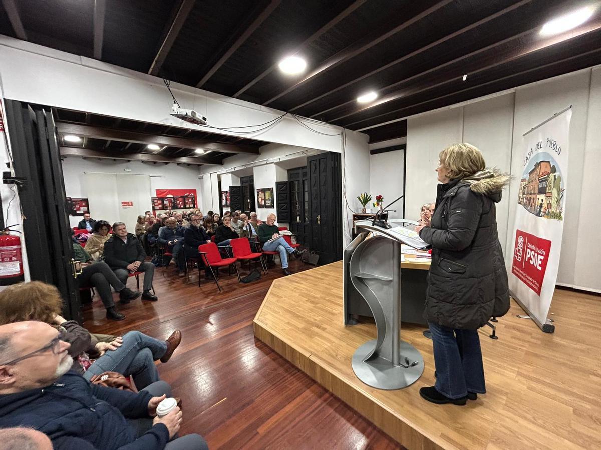 Delia Losa durante su intervención ante los afiliados.