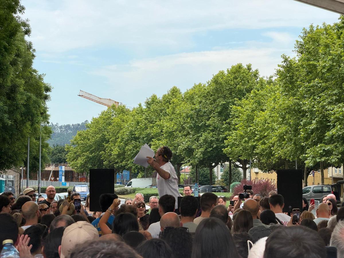 Luis Zahera y Festicultores cierran por todo lo alto las fiestas de Fontiñas