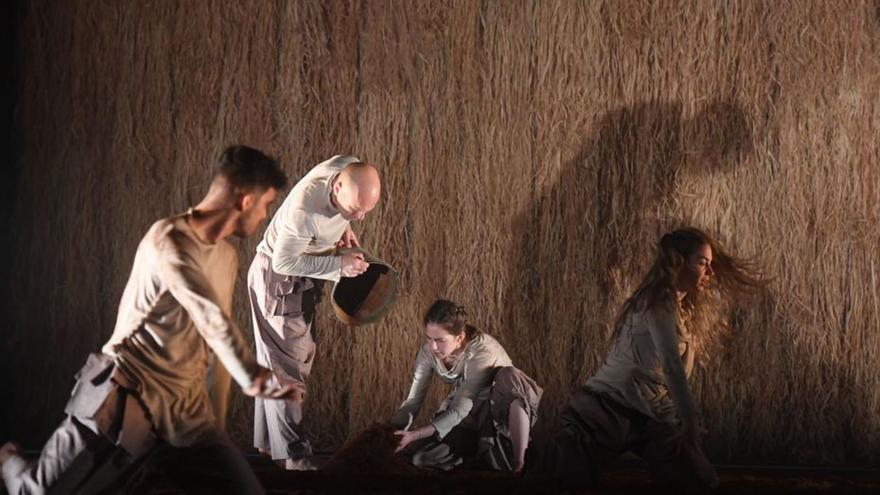 Escena de «Leira» que se verá en Balaídos mañá. |  N. Galega de D.