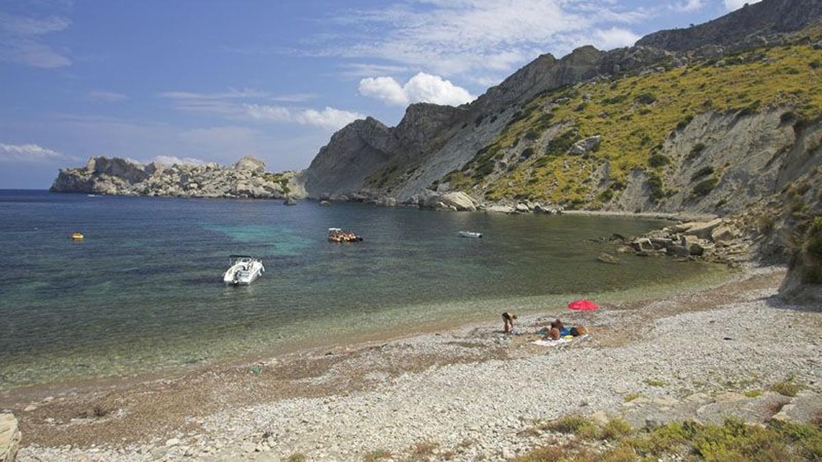 Una imagen de la playa de Cala Castell, en la costa de Pollença.