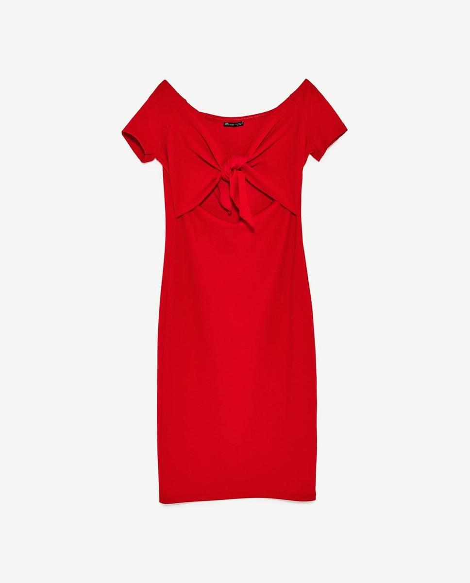 Prendas con nudo para triunfar en primavera: vestido rojo ajustado