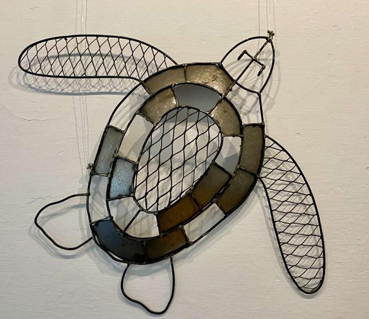 Tortuga forjada en hierro por parte de los alumnos de la escuela de artes.