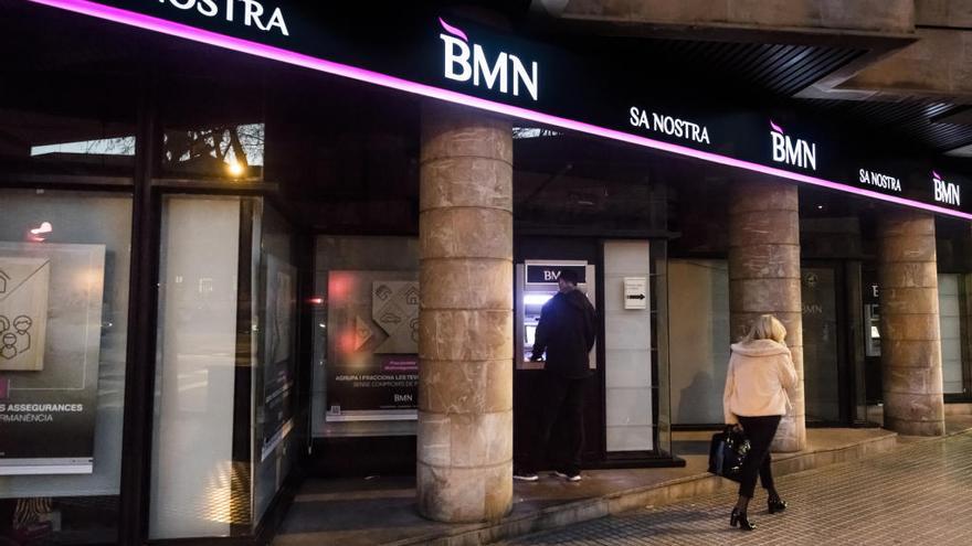 Bankia elimina las comisiones a los 120.000 clientes de BMN-Sa Nostra en Baleares