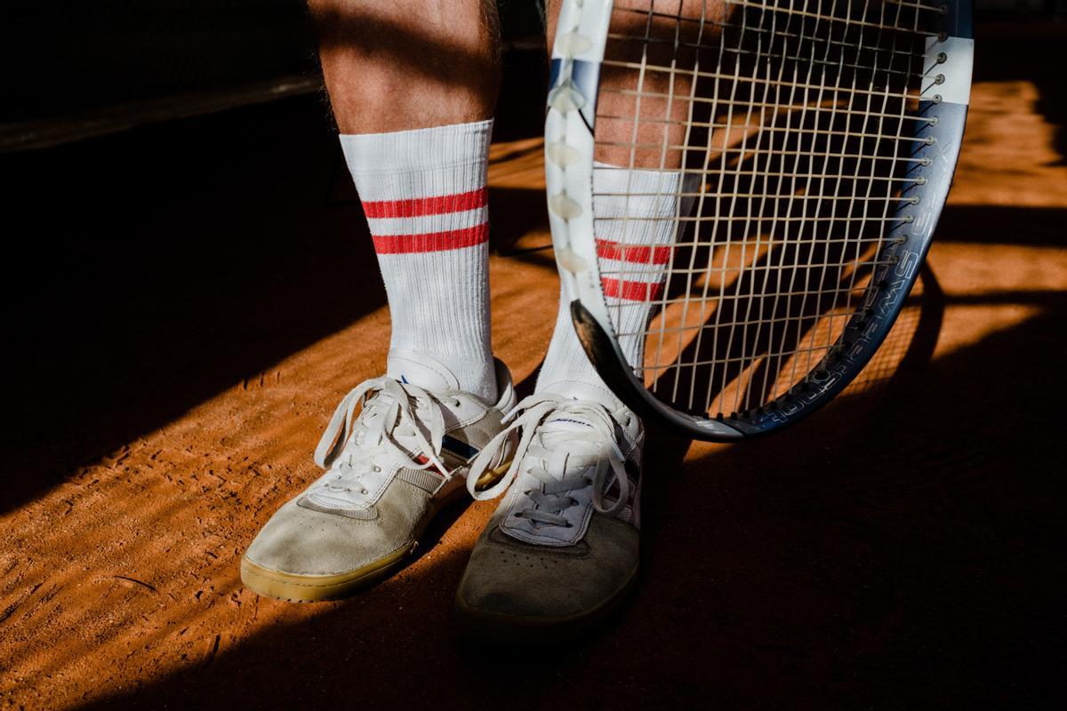 Te explicamos cómo elegir las mejores zapatillas de tenis según la superficie.