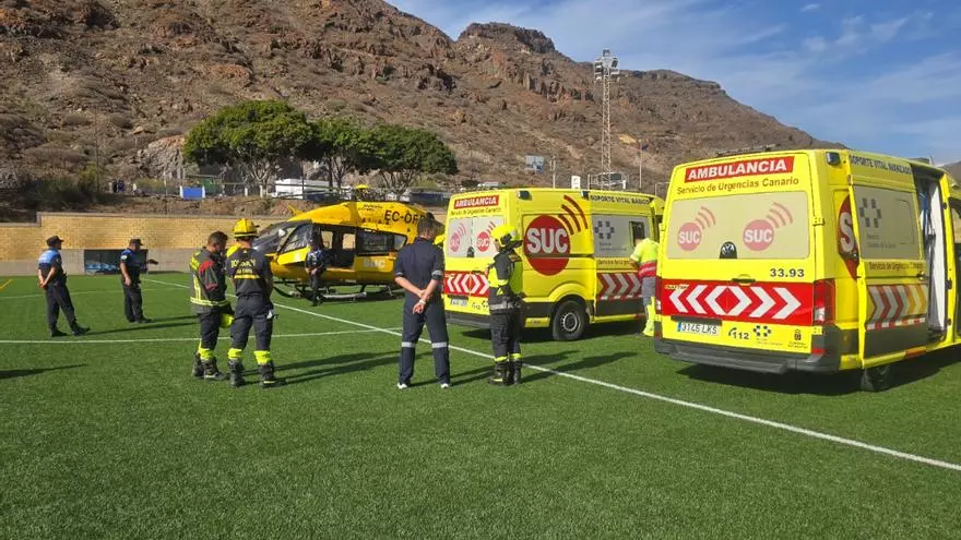 Un conductor se despeña 300 metros por la carretera de Veneguera