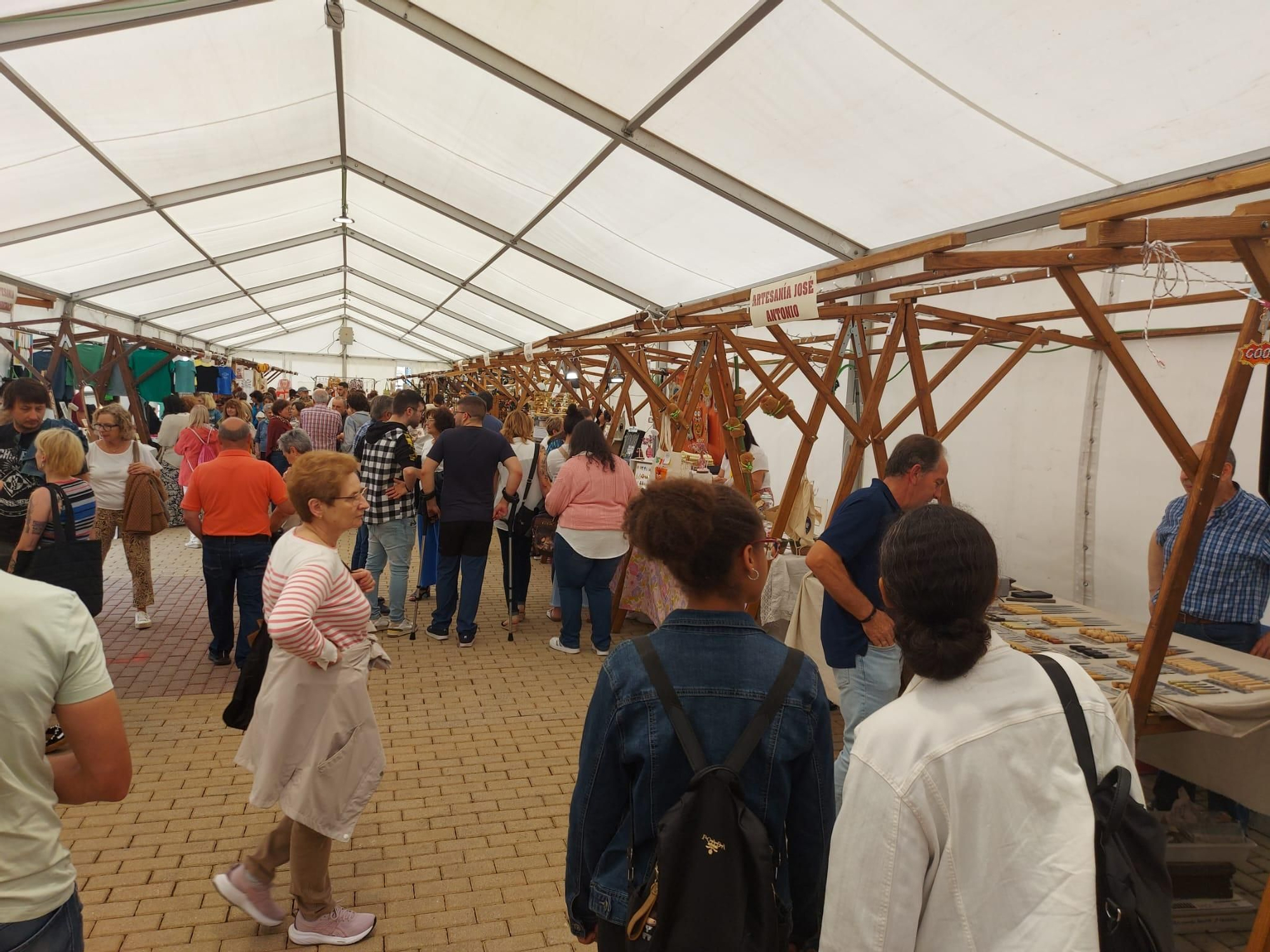 El público llenó la Feria de Vegadeo durante el fin de semana