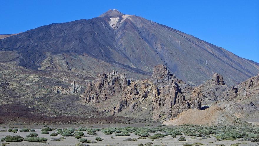 El cálido invierno deja sin nieve el Teide