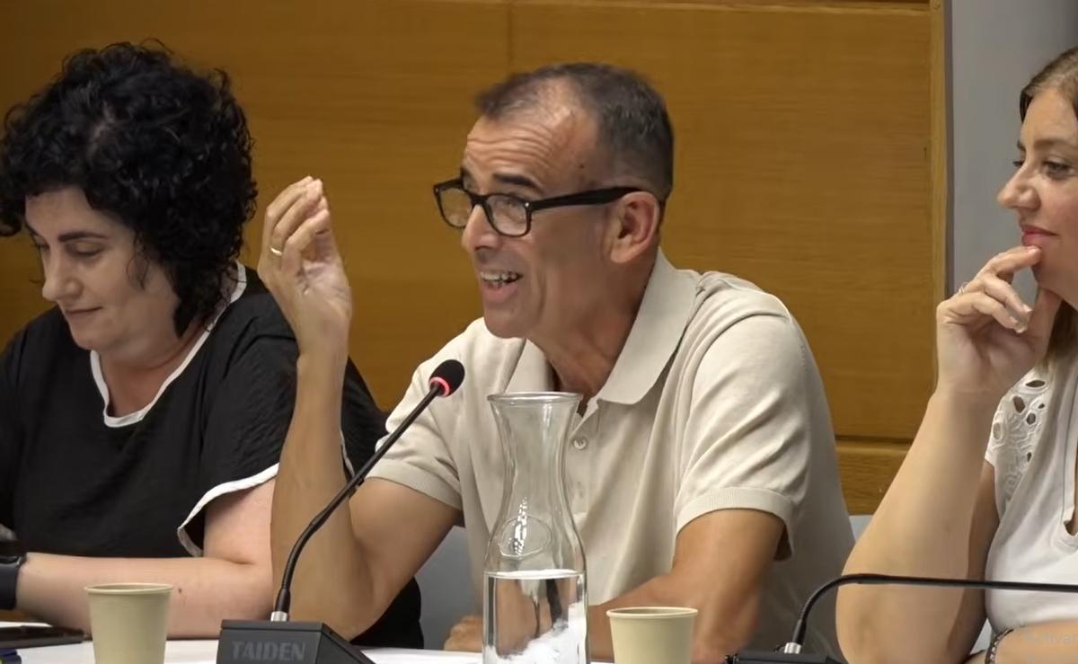 El concejal de Seguridad Ciudadana de Altea, Deo Sánchez, defiende en el pleno la nueva Ordenanza de Convivencia Ciudadana.