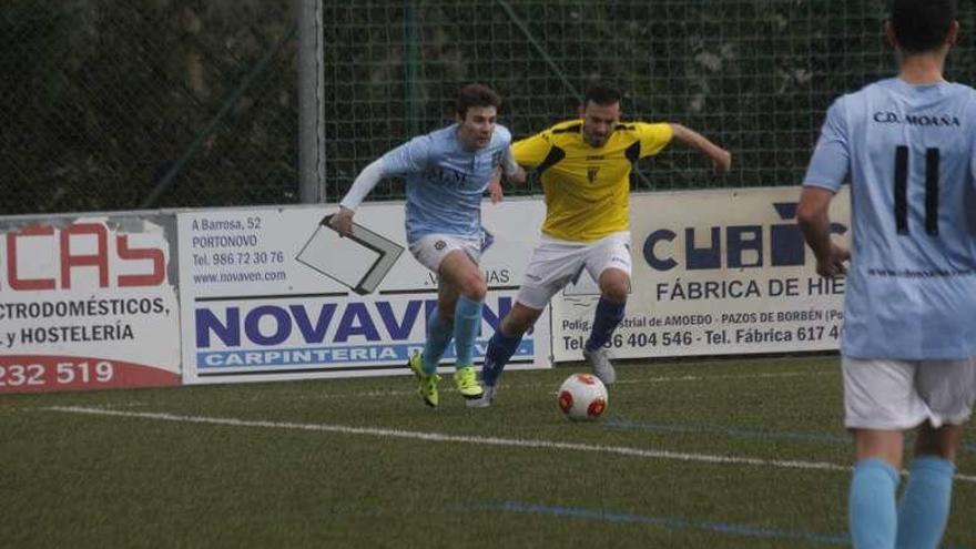 Una acción del duelo entre Moaña y Caldas. // Santos Álvarez