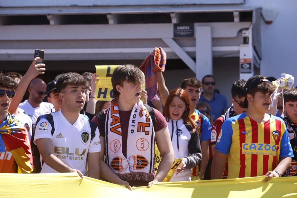 La afición del Valencia CF ante el Elche