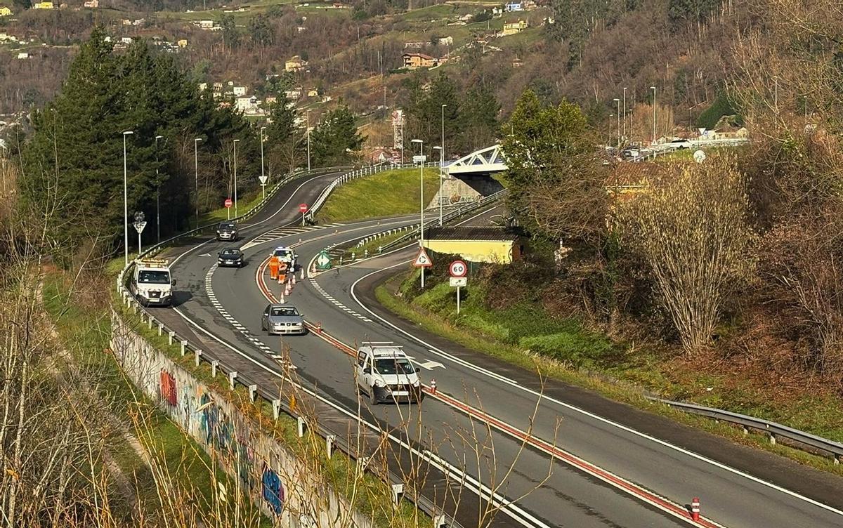 El enlace del Corredor en la zona del Sotón, en El Entrego.