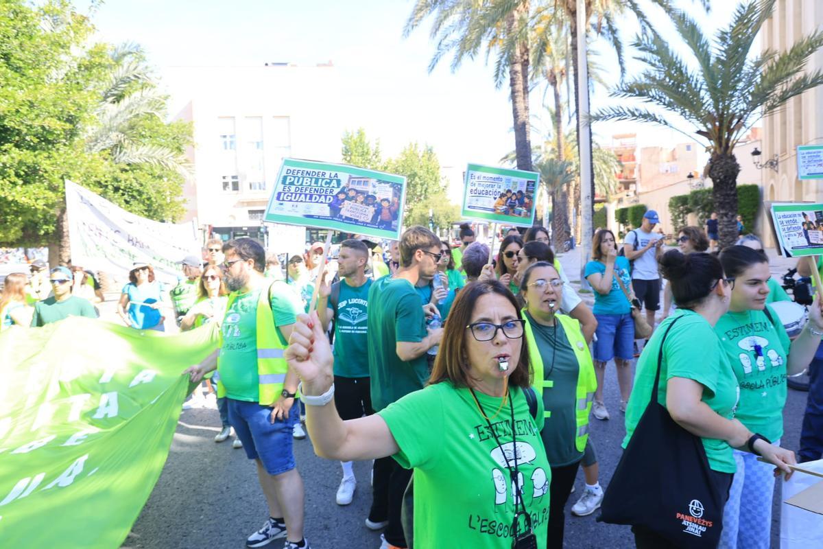 Colapso del tráfico en Alicante por la huelga de profesores