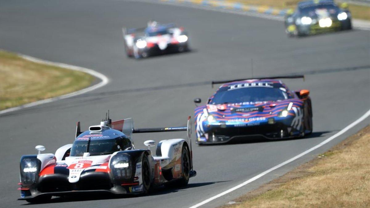 El Toyota de Alonso manda en los test de Le Mans