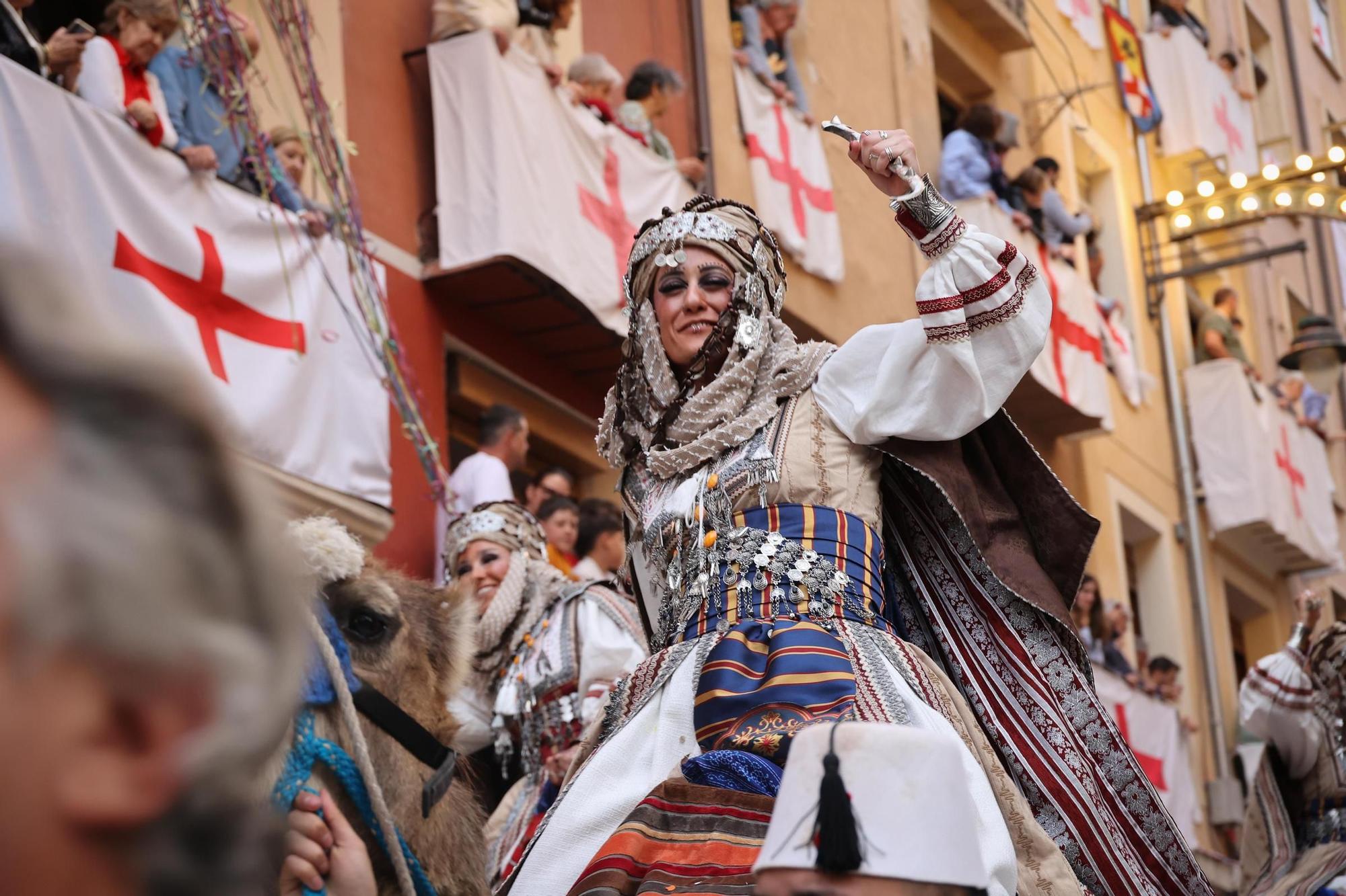La mujer hace historia en la Entrada Mora de Alcoy