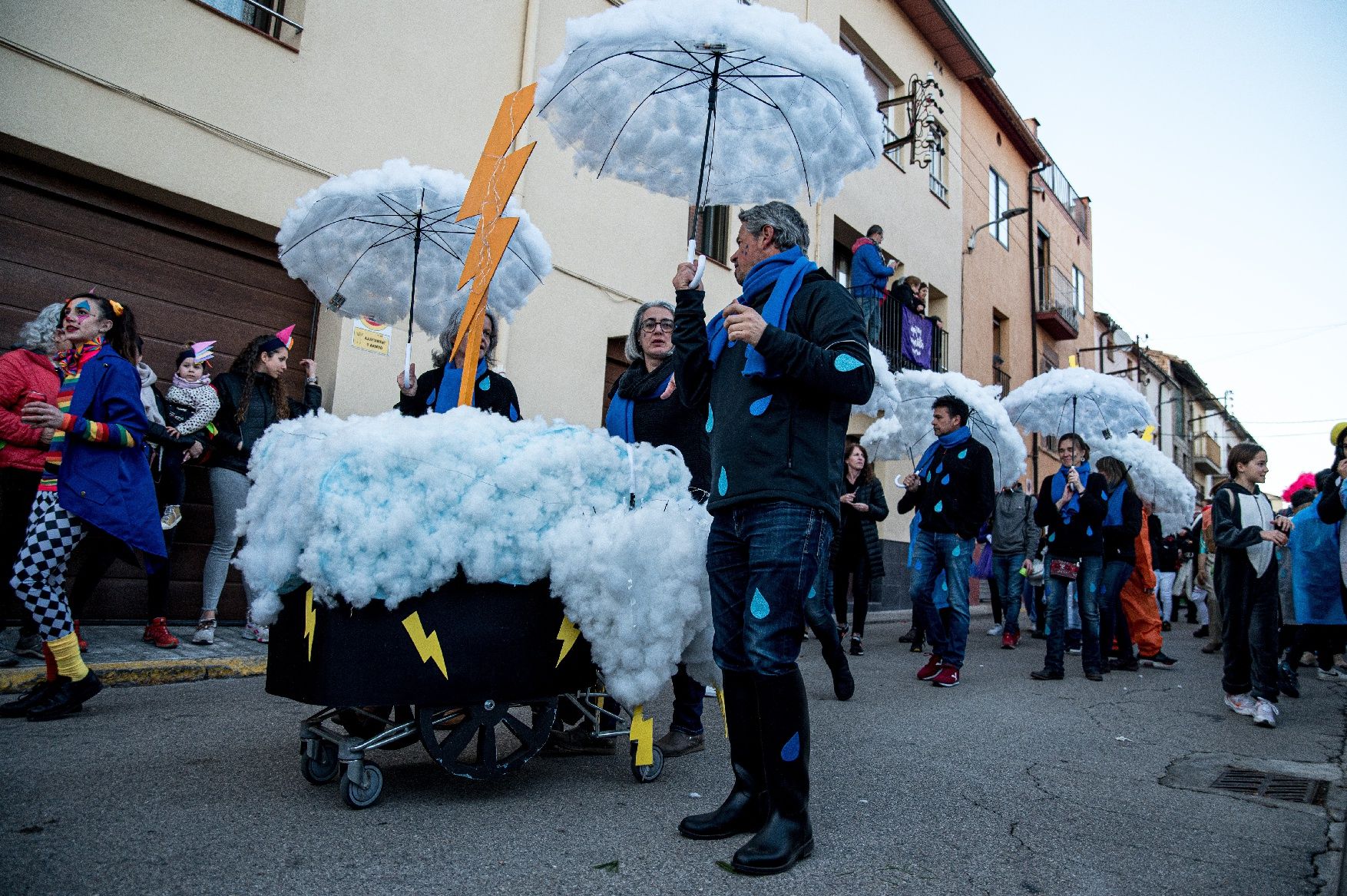 Busca't a les imatges de la rua de carnestoltes d'Avinyó