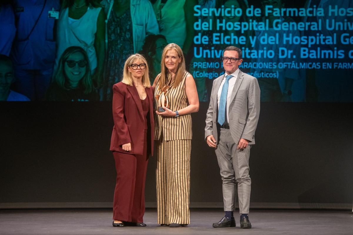 Premio recibido en la última Gala de la Salud de Alicante a los servicios de Farmacia de los hospitales generales de Elche y Alicante