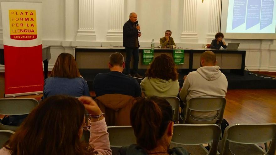 Xàtiva clama contra la ley de &quot;libertad educativa&quot; y pide el voto por el valenciano en la escuela